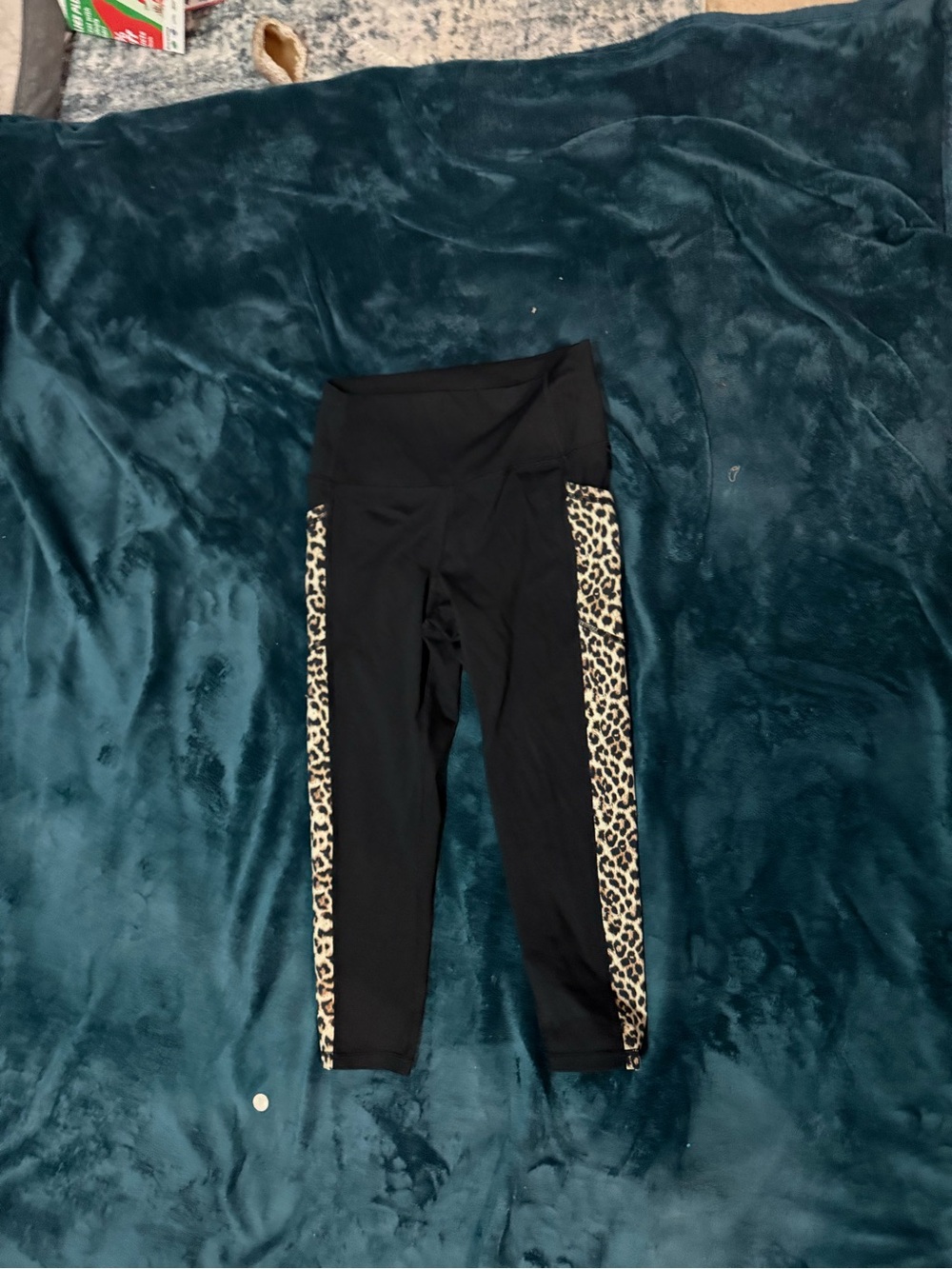 Black Leggings with Leopard Side Stripe - Eomen’s Capri